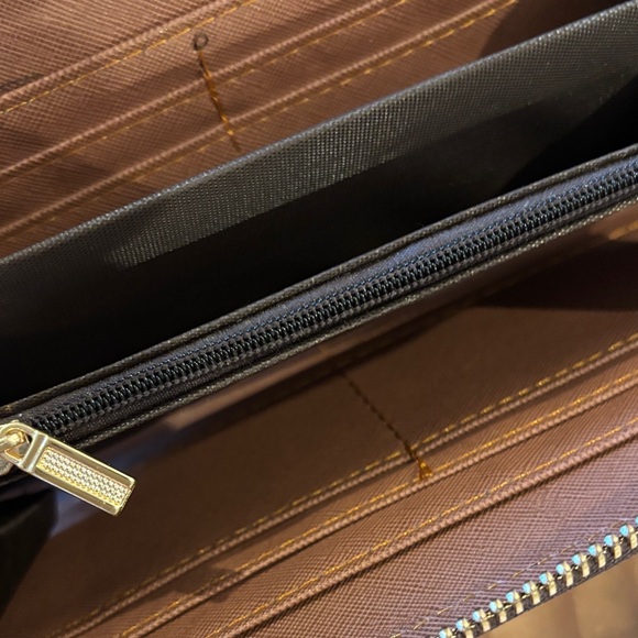 Fashion Wallet Long Zippy Brown and Pink Floral Wallet NWOT - Picture 2 of 6